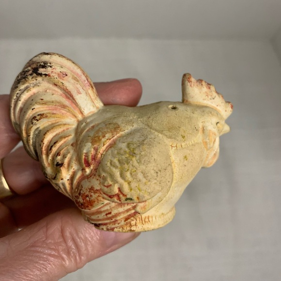 VINTAGE | Chalkware Chicken Salt & Pepper Shakers. - Picture 10 of 14